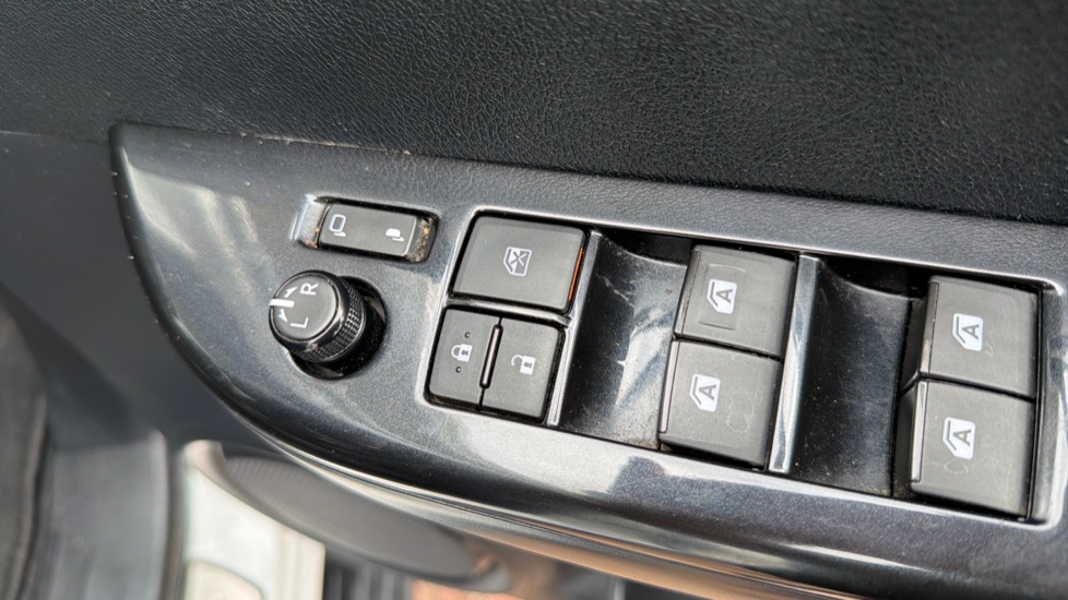 Toyota Hilux Diesel Invincible X D/Cab Pick Up 2.8 D-4D Auto - Image 35
