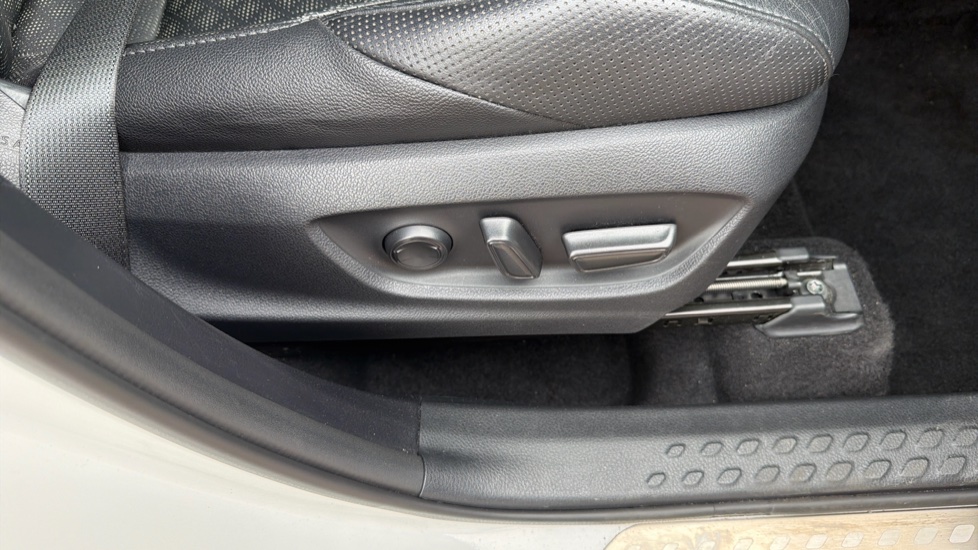 Toyota C-HR 1.8 Hybrid Excel 5dr CVT Hybrid Hatchback - Image 36