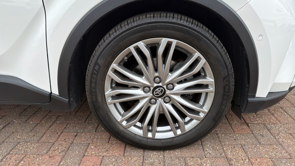 Toyota C-HR 1.8 Hybrid Excel 5dr CVT Hybrid Hatchback - Image 43