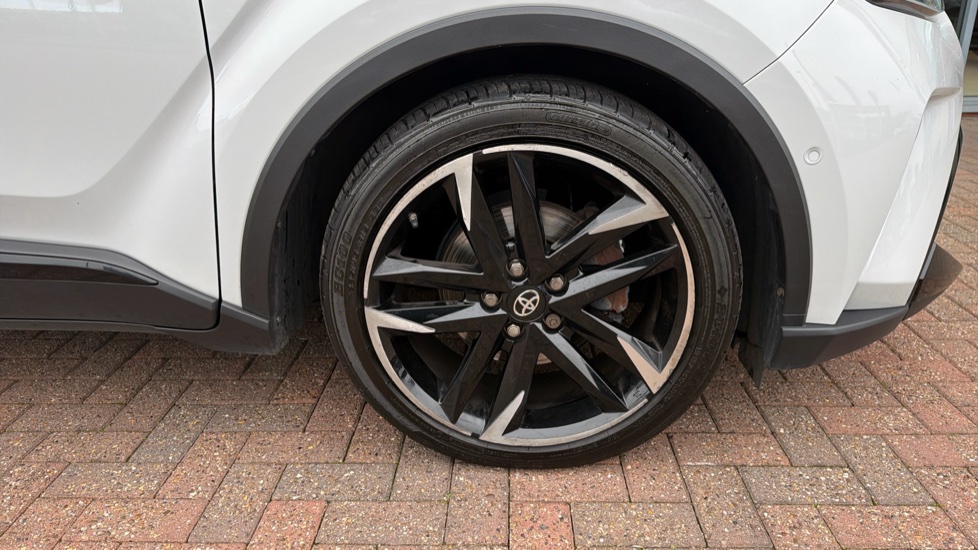 Toyota C-HR 1.8 Hybrid GR Sport 5dr CVT Hybrid Hatchback - Image 41
