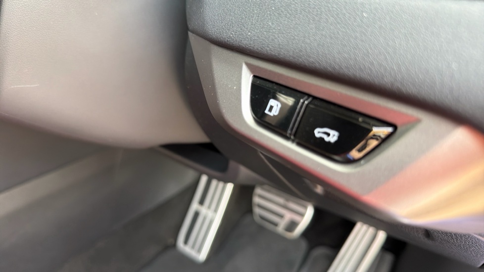 Lexus RX 500h 2.4 Direct4 F-Sport 5dr Auto Hybrid Estate - Image 37