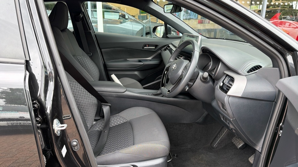 Toyota C-HR 1.8 Hybrid Icon 5dr CVT Hybrid Hatchback - Image 12