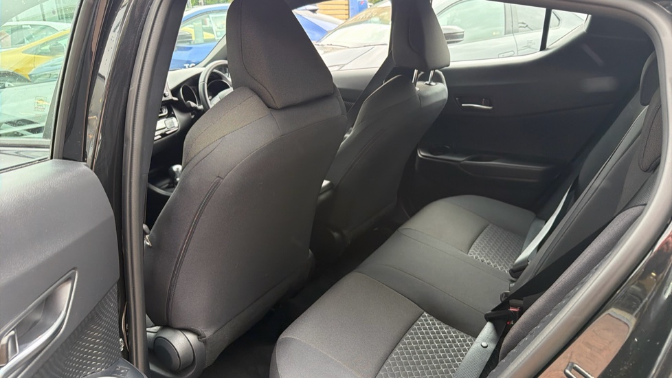 Toyota C-HR 1.8 Hybrid Icon 5dr CVT Hybrid Hatchback - Image 15