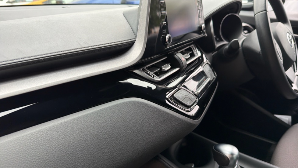 Toyota C-HR 1.8 Hybrid Icon 5dr CVT Hybrid Hatchback - Image 16