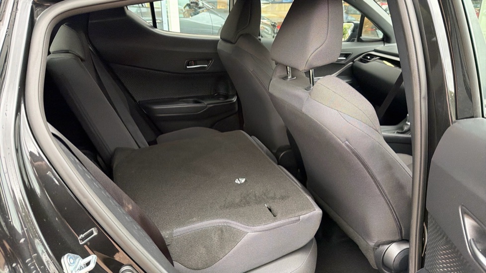 Toyota C-HR 1.8 Hybrid Icon 5dr CVT Hybrid Hatchback - Image 18