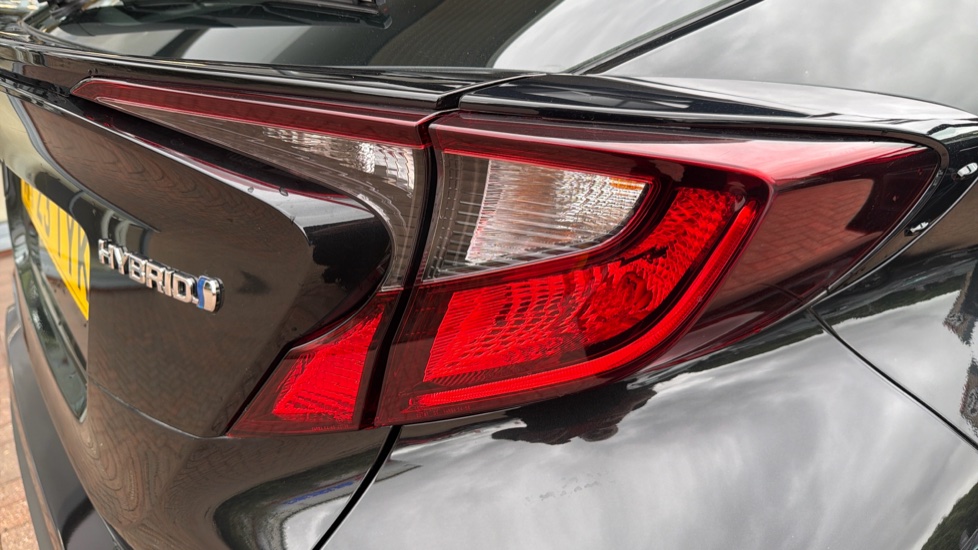 Toyota C-HR 1.8 Hybrid Icon 5dr CVT Hybrid Hatchback - Image 21