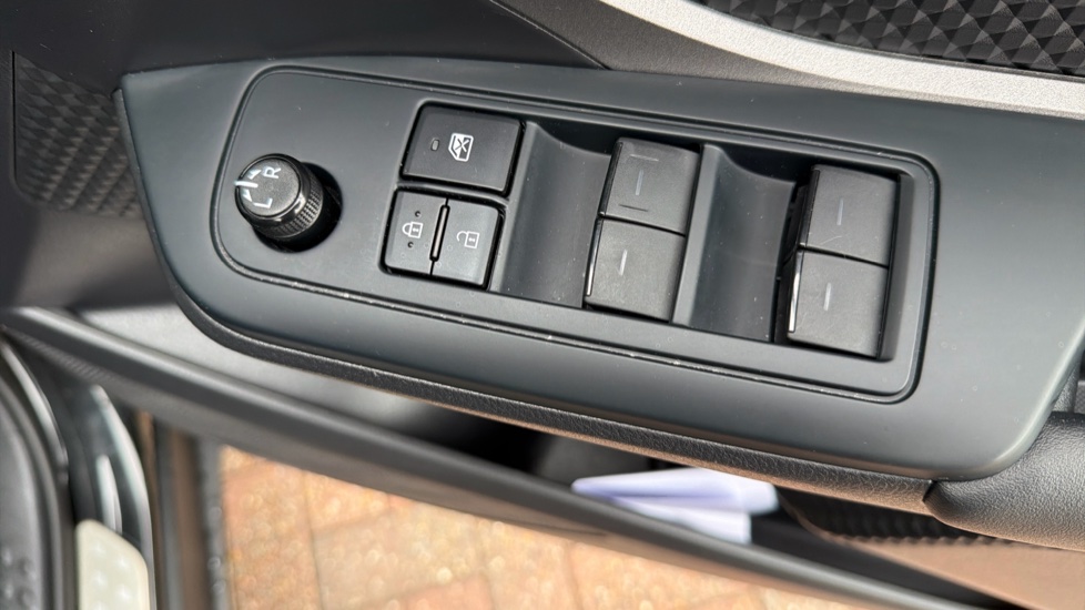 Toyota C-HR 1.8 Hybrid Icon 5dr CVT Hybrid Hatchback - Image 35