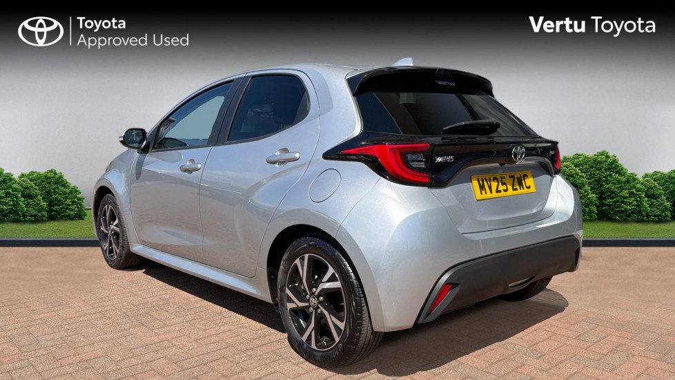 Toyota Yaris 1.5 Hybrid Design 5dr CVT Hybrid Hatchback - Image 4