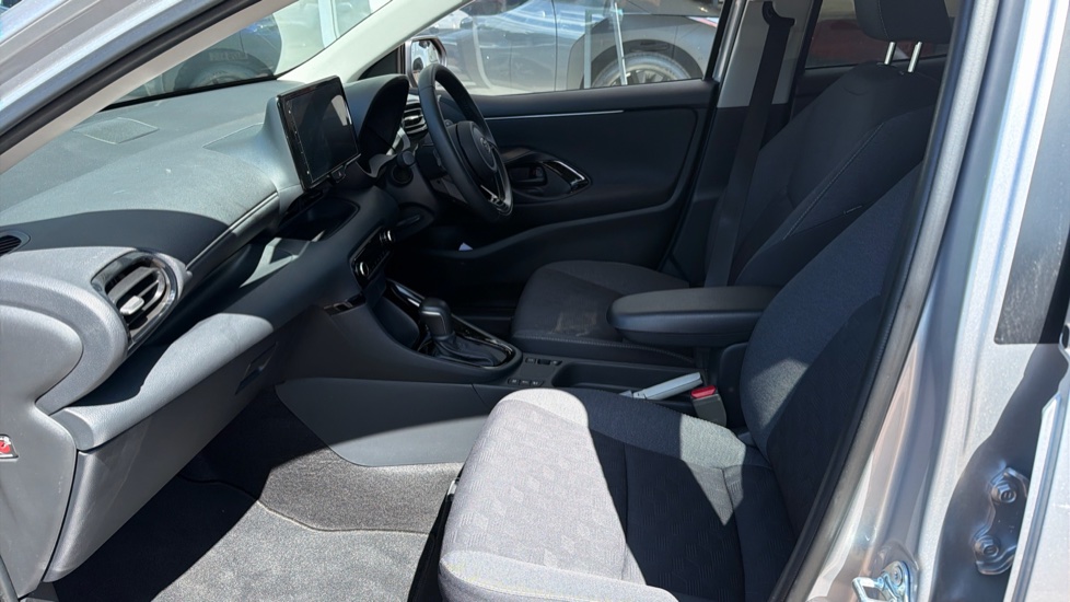 Toyota Yaris 1.5 Hybrid Design 5dr CVT Hybrid Hatchback - Image 5