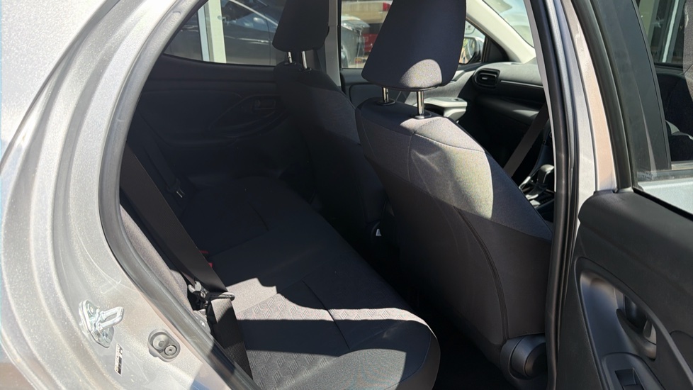 Toyota Yaris 1.5 Hybrid Design 5dr CVT Hybrid Hatchback - Image 8