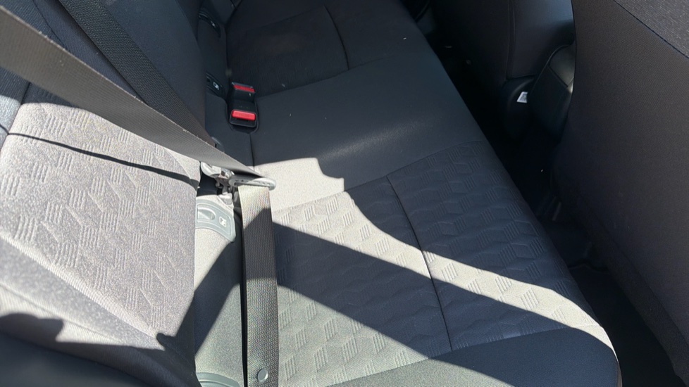Toyota Yaris 1.5 Hybrid Design 5dr CVT Hybrid Hatchback - Image 17