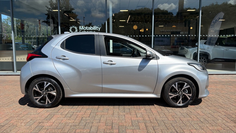 Toyota Yaris 1.5 Hybrid Design 5dr CVT Hybrid Hatchback - Image 23