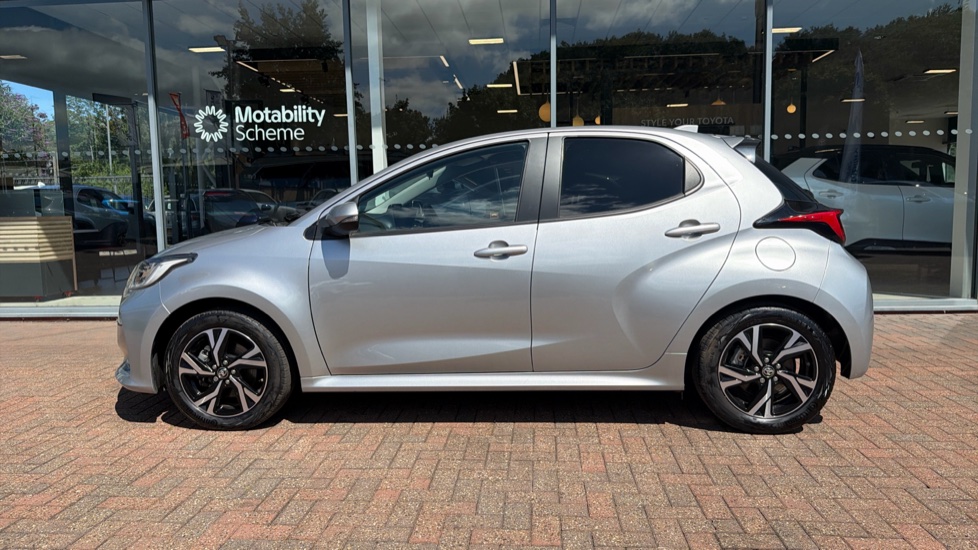 Toyota Yaris 1.5 Hybrid Design 5dr CVT Hybrid Hatchback - Image 24