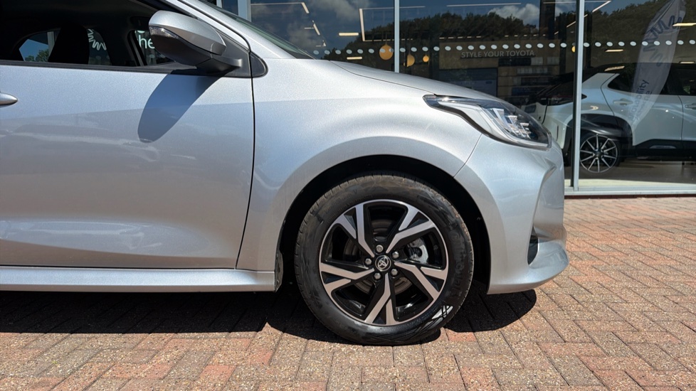 Toyota Yaris 1.5 Hybrid Design 5dr CVT Hybrid Hatchback - Image 25
