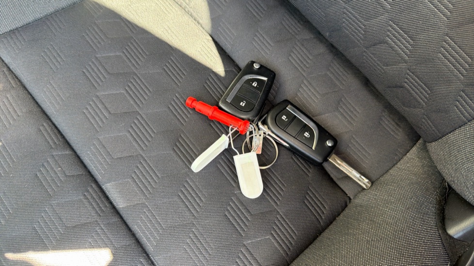 Toyota Yaris 1.5 Hybrid Design 5dr CVT Hybrid Hatchback - Image 27