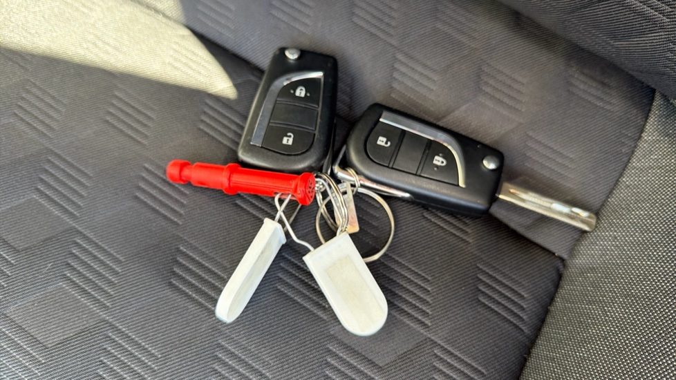 Toyota Yaris 1.5 Hybrid Design 5dr CVT Hybrid Hatchback - Image 28