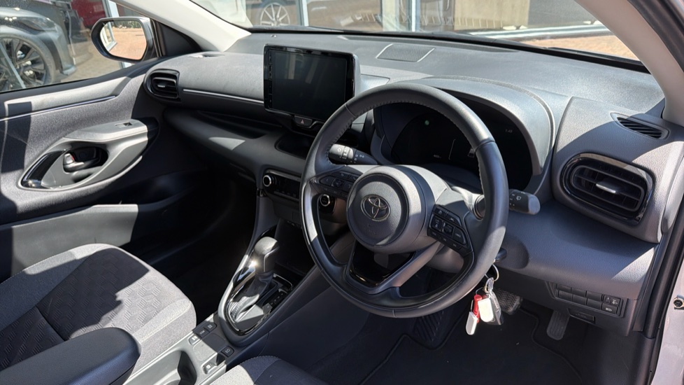 Toyota Yaris 1.5 Hybrid Design 5dr CVT Hybrid Hatchback - Image 34