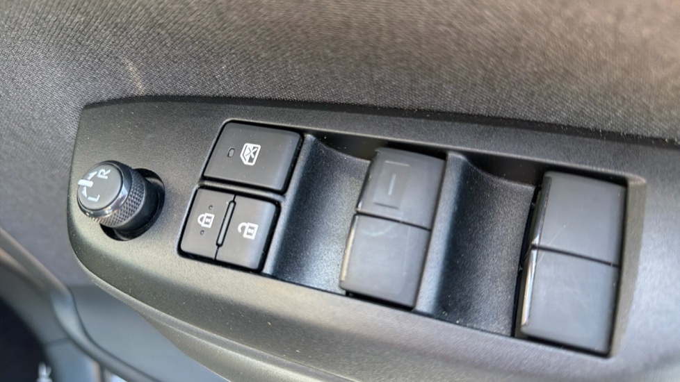 Toyota Yaris 1.5 Hybrid Design 5dr CVT Hybrid Hatchback - Image 35