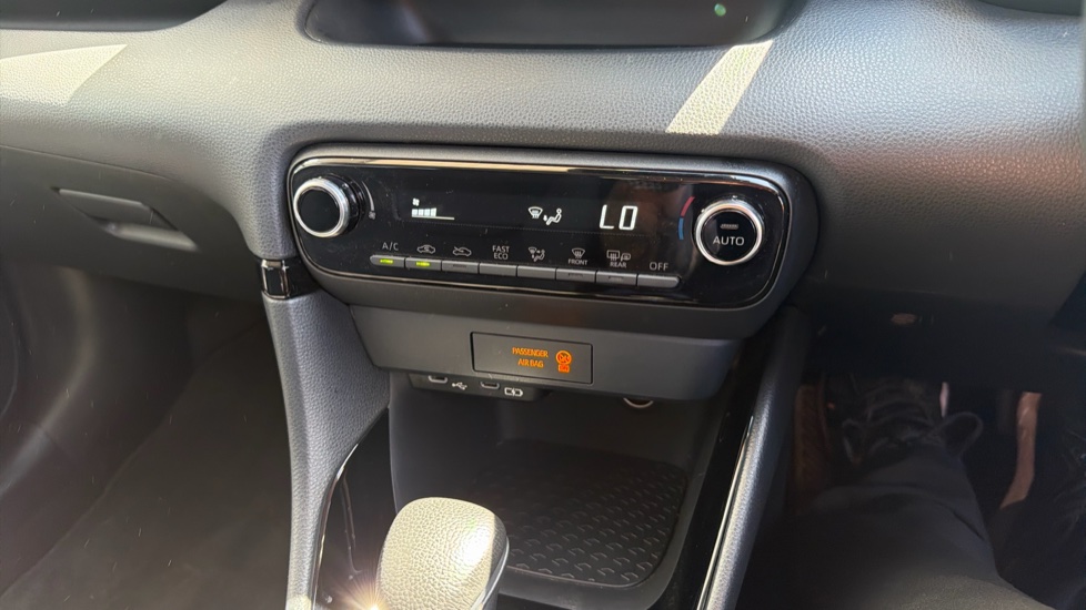 Toyota Yaris 1.5 Hybrid Design 5dr CVT Hybrid Hatchback - Image 38