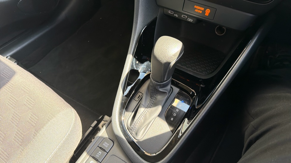 Toyota Yaris 1.5 Hybrid Design 5dr CVT Hybrid Hatchback - Image 39