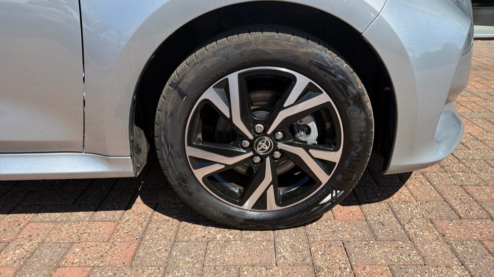 Toyota Yaris 1.5 Hybrid Design 5dr CVT Hybrid Hatchback - Image 40