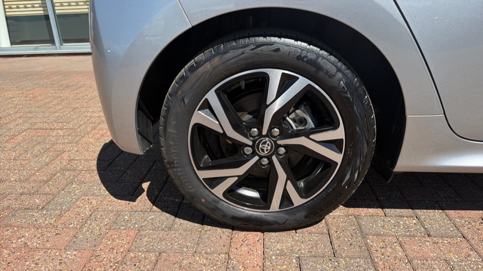 Toyota Yaris 1.5 Hybrid Design 5dr CVT Hybrid Hatchback - Image 41