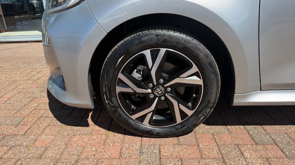 Toyota Yaris 1.5 Hybrid Design 5dr CVT Hybrid Hatchback - Image 42