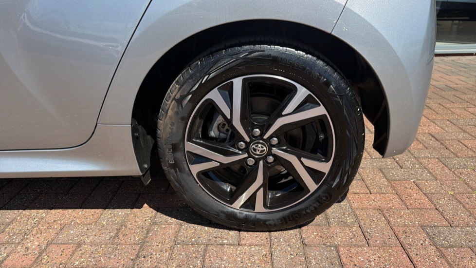 Toyota Yaris 1.5 Hybrid Design 5dr CVT Hybrid Hatchback - Image 43