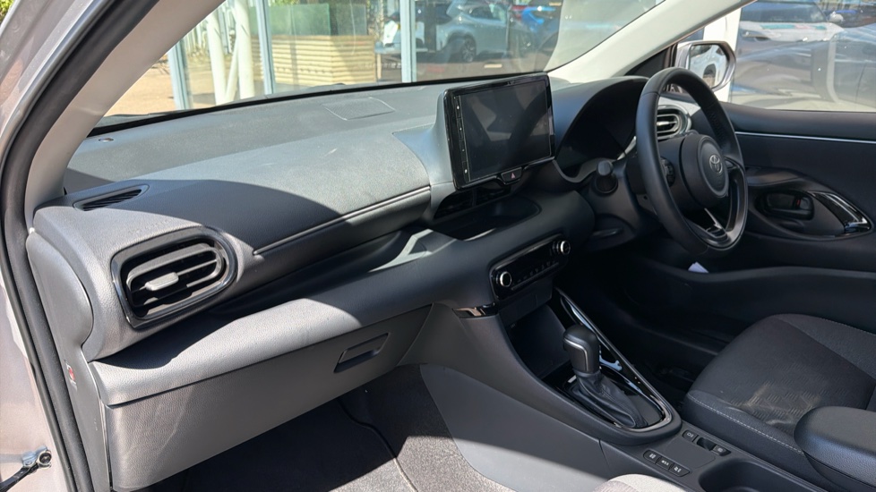 Toyota Yaris 1.5 Hybrid Design 5dr CVT Hybrid Hatchback - Image 44