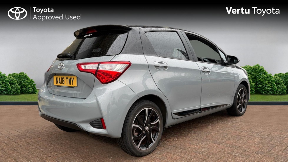 Toyota Yaris 1.5 VVT-i Blue Bi-tone 5dr Petrol Hatchback - Image 2