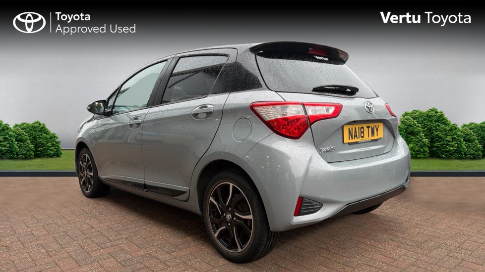 Toyota Yaris 1.5 VVT-i Blue Bi-tone 5dr Petrol Hatchback - Image 4