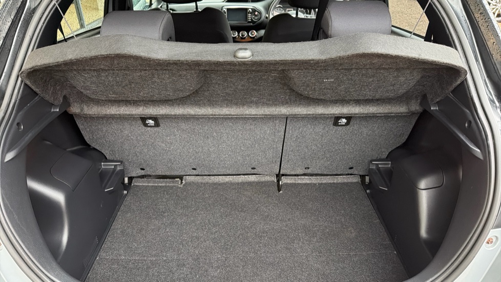 Toyota Yaris 1.5 VVT-i Blue Bi-tone 5dr Petrol Hatchback - Image 13