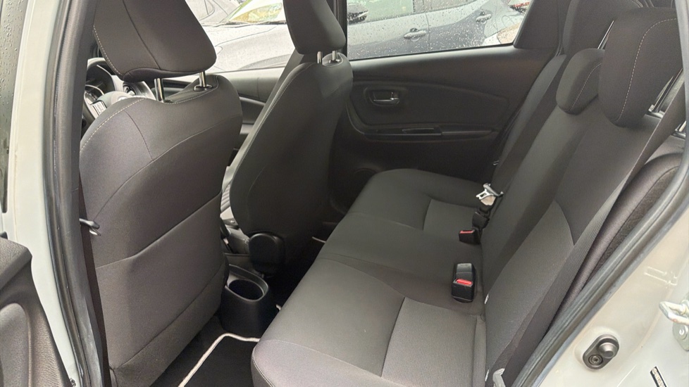 Toyota Yaris 1.5 VVT-i Blue Bi-tone 5dr Petrol Hatchback - Image 15