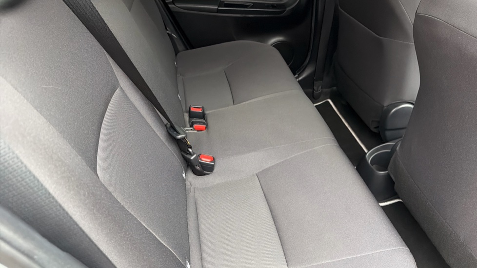 Toyota Yaris 1.5 VVT-i Blue Bi-tone 5dr Petrol Hatchback - Image 17
