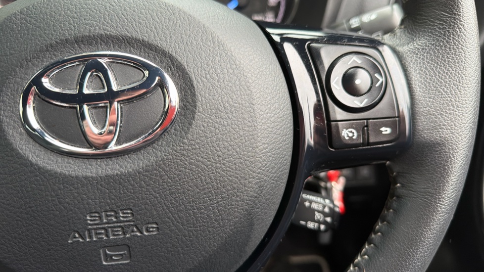 Toyota Yaris 1.5 VVT-i Blue Bi-tone 5dr Petrol Hatchback - Image 37