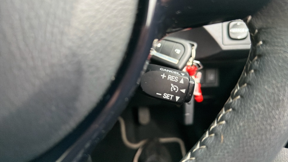 Toyota Yaris 1.5 VVT-i Blue Bi-tone 5dr Petrol Hatchback - Image 38
