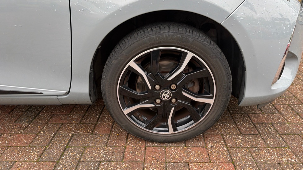 Toyota Yaris 1.5 VVT-i Blue Bi-tone 5dr Petrol Hatchback - Image 41