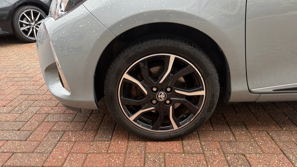 Toyota Yaris 1.5 VVT-i Blue Bi-tone 5dr Petrol Hatchback - Image 43