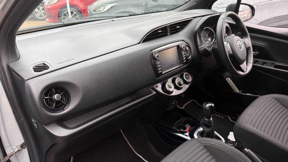 Toyota Yaris 1.5 VVT-i Blue Bi-tone 5dr Petrol Hatchback - Image 45