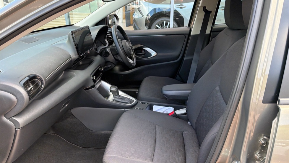 Toyota Yaris 1.5 Hybrid Icon 5dr CVT Hybrid Hatchback - Image 5