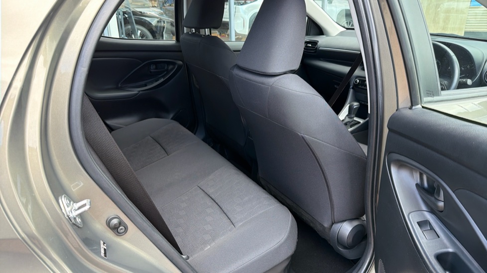 Toyota Yaris 1.5 Hybrid Icon 5dr CVT Hybrid Hatchback - Image 8