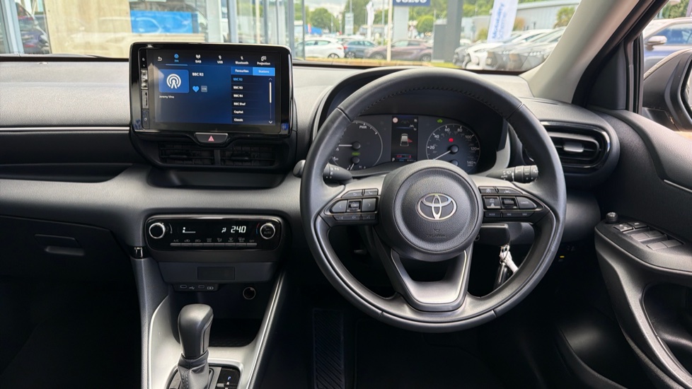 Toyota Yaris 1.5 Hybrid Icon 5dr CVT Hybrid Hatchback - Image 10