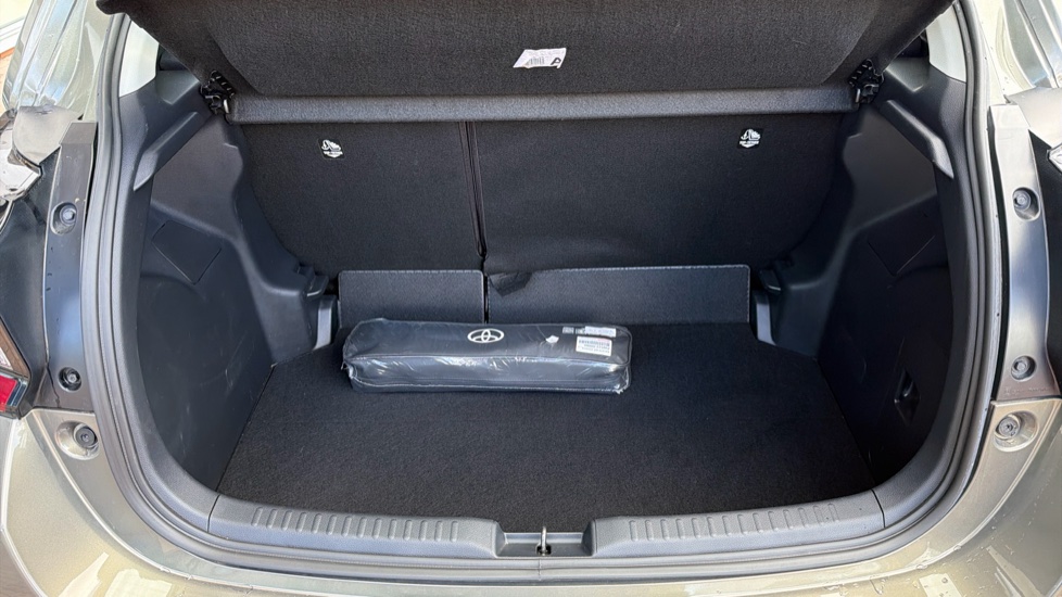 Toyota Yaris 1.5 Hybrid Icon 5dr CVT Hybrid Hatchback - Image 13