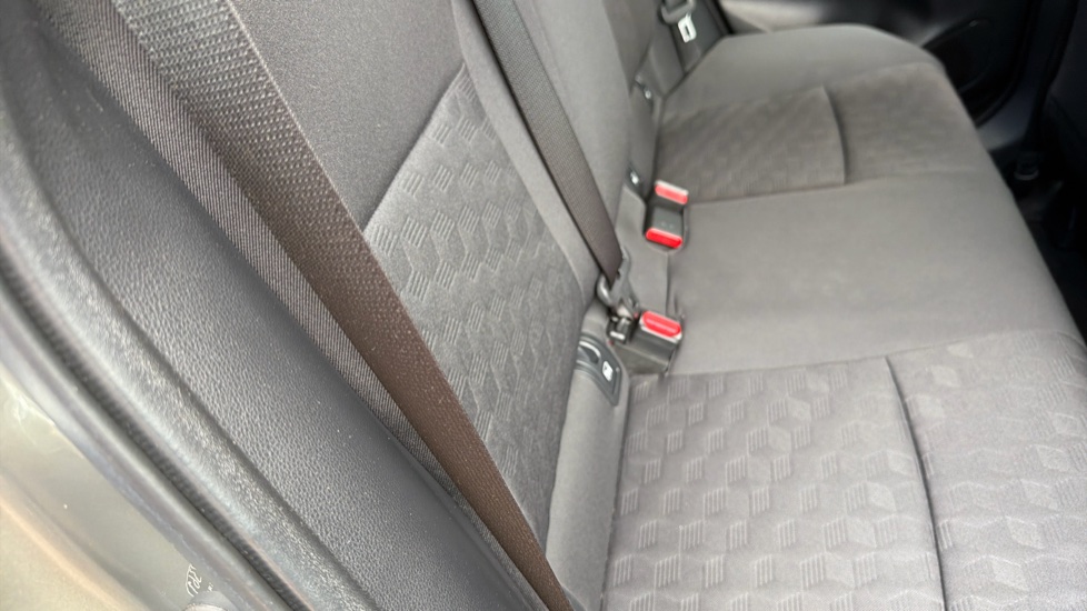 Toyota Yaris 1.5 Hybrid Icon 5dr CVT Hybrid Hatchback - Image 14