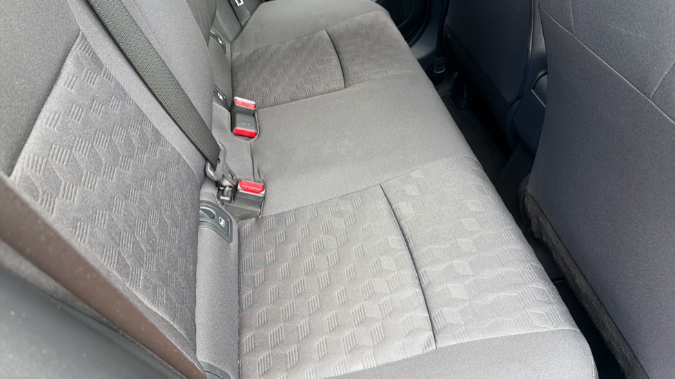 Toyota Yaris 1.5 Hybrid Icon 5dr CVT Hybrid Hatchback - Image 17