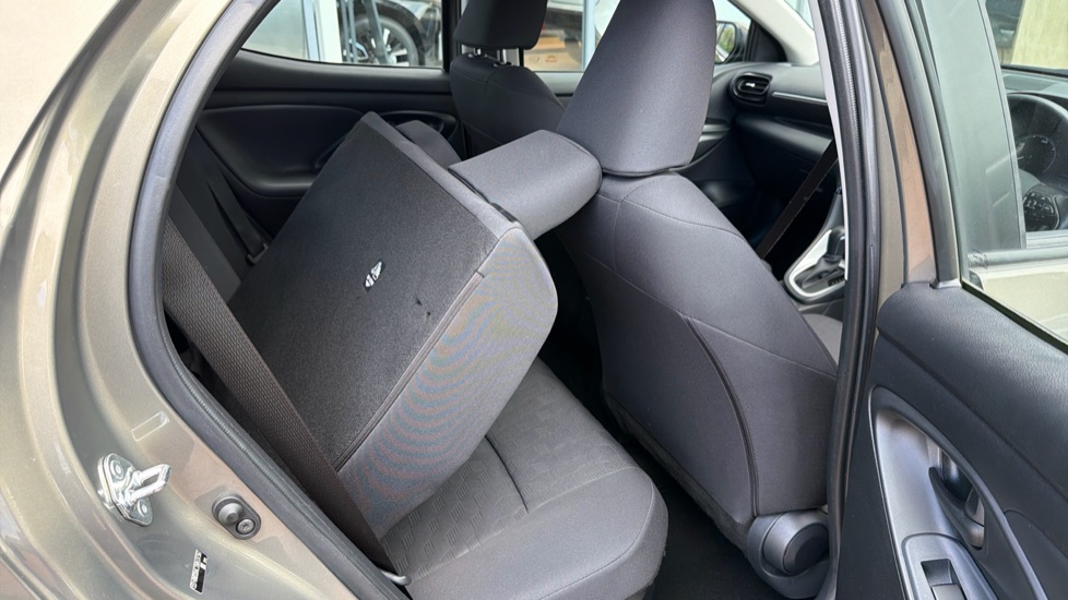 Toyota Yaris 1.5 Hybrid Icon 5dr CVT Hybrid Hatchback - Image 18
