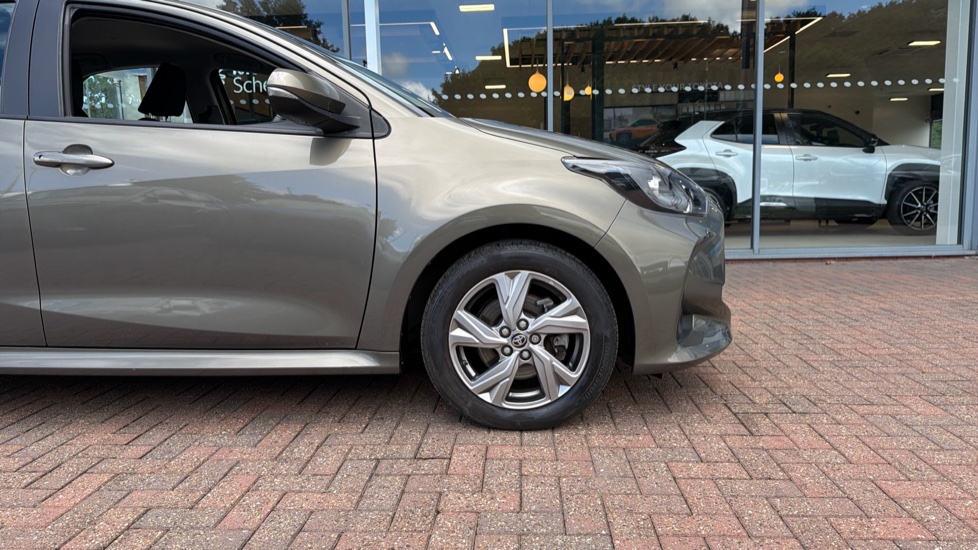 Toyota Yaris 1.5 Hybrid Icon 5dr CVT Hybrid Hatchback - Image 25