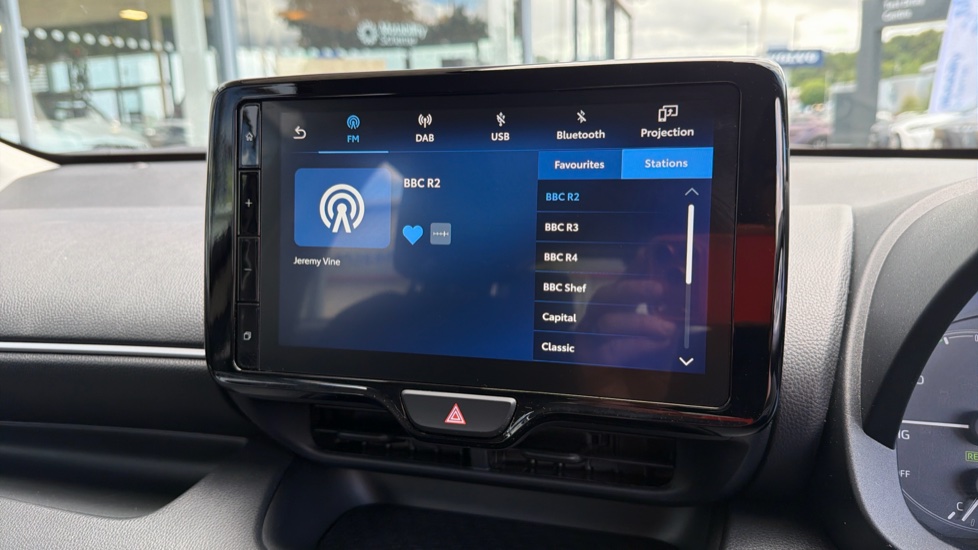 Toyota Yaris 1.5 Hybrid Icon 5dr CVT Hybrid Hatchback - Image 32