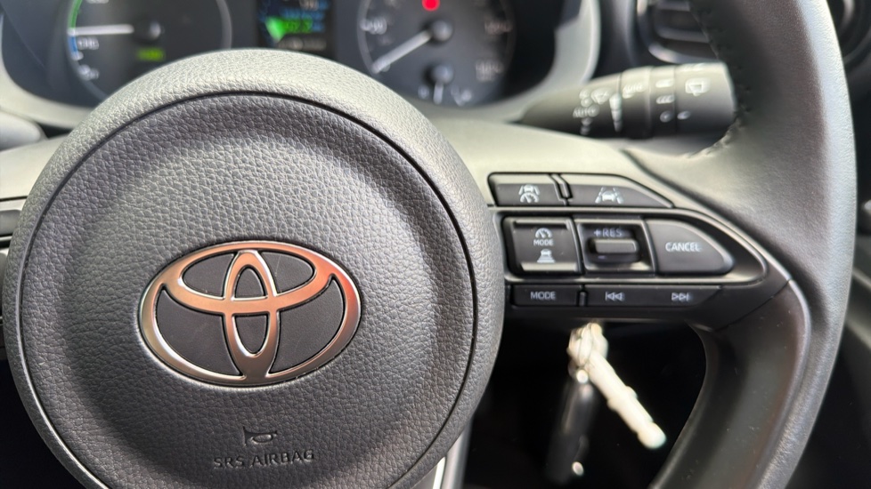 Toyota Yaris 1.5 Hybrid Icon 5dr CVT Hybrid Hatchback - Image 37
