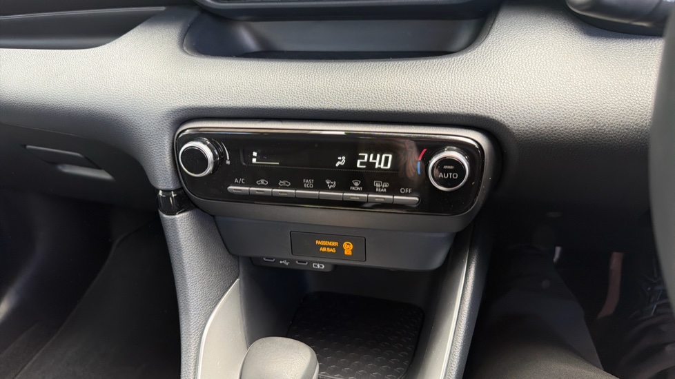 Toyota Yaris 1.5 Hybrid Icon 5dr CVT Hybrid Hatchback - Image 38